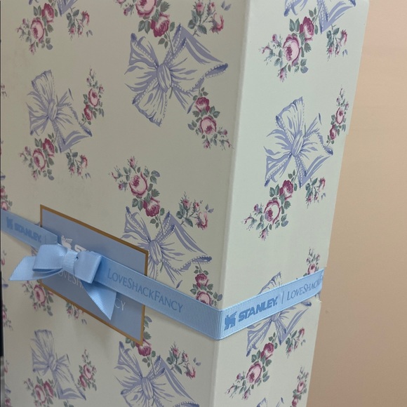 Stanley x LoveShackFancy NIB Quencher Tumbler 20 oz Rosa Beaux Blue Rare New - Picture 4 of 6